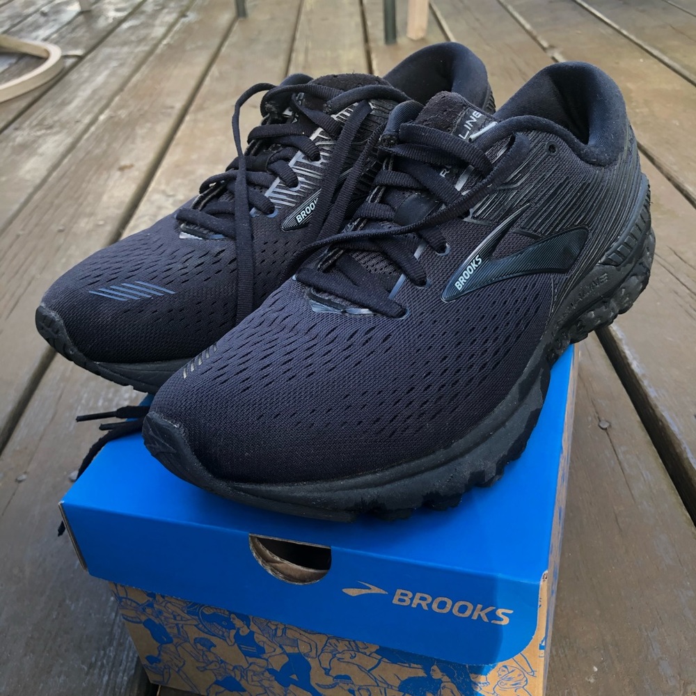 Brooks Ghost 11 size 9, black/black